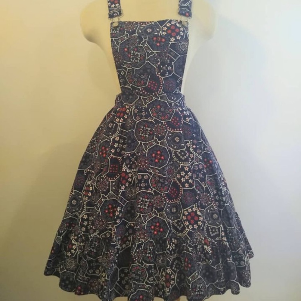 Vintage square dancing full circle skirt sun dress